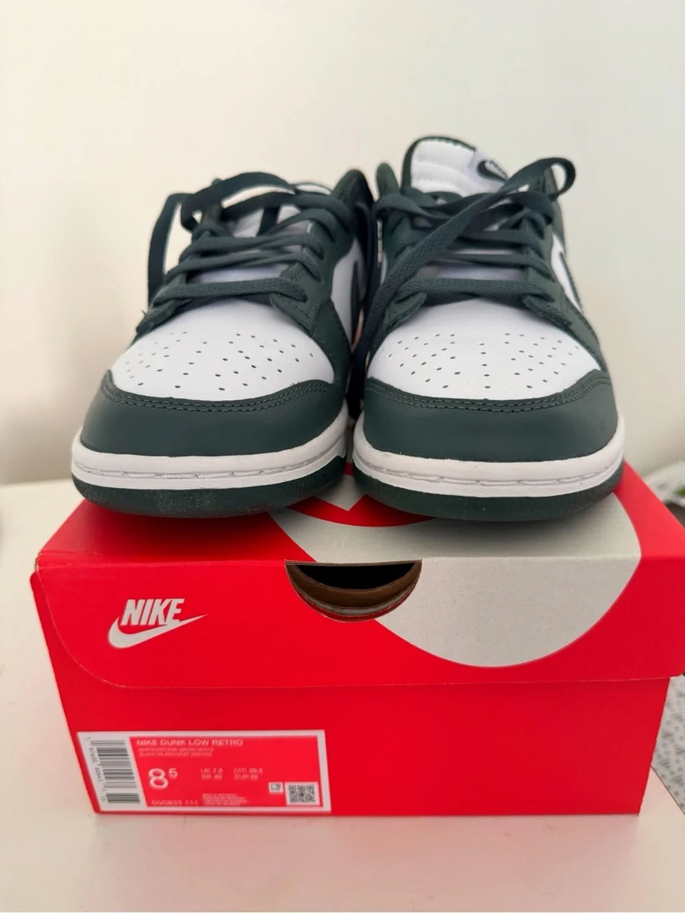 Nike 8.5 Mens Dunk Low Retro Sneakers - White and Vintage Green